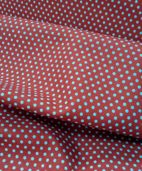 Popelín Estampado Lunares pequeños Granate
